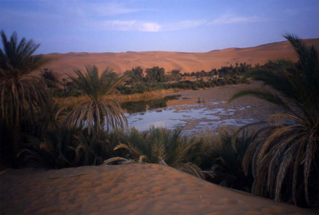 Le lac de Mandara dans l’erg d’Ubari, le 21 février 2002 Le lac de Mandara dans l’erg d’Ubari, le 21 février 2002