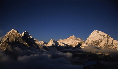 Coucher du soleil sur le Makalu et le Chamlang depuis le camp 1 du Mera Peak Coucher du soleil sur le Makalu et le Chamlang depuis le camp 1 du Mera Peak