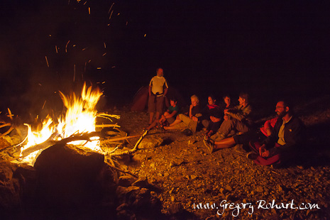 Bivouac autour du feu