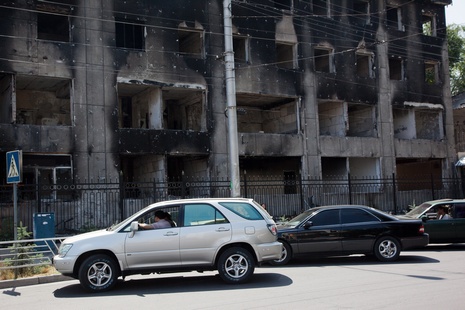 Batiment incendié à Bishkek