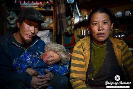 Dawa, Karma et Chiring Dorge, leur enfant, nous ont accueilli chez eux pour la nuit au village de Samdo