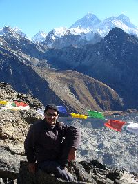 Moi devant l'Everest et le Lhotse