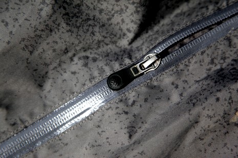 Des coutures étanches pour éviter que l'eau ne s'infiltre par les zips
