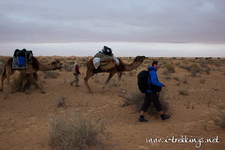 The North Face Meru sous les petites pluies du Grand Erg Oriental en Tunisie