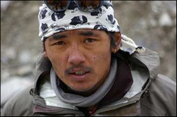 Ang Tsering, Sirdar et premier sherpa d'altitude