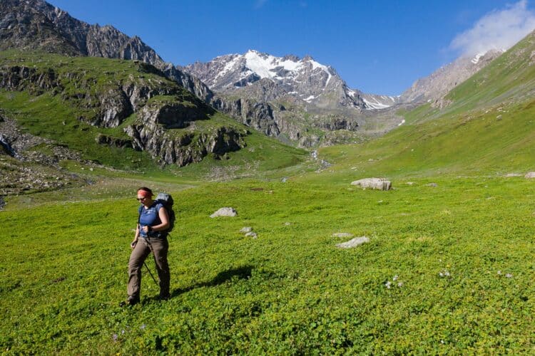 Col Archa Toer en toile de fond, Trekking dans les Tian-Shan du Terskey Alatoo