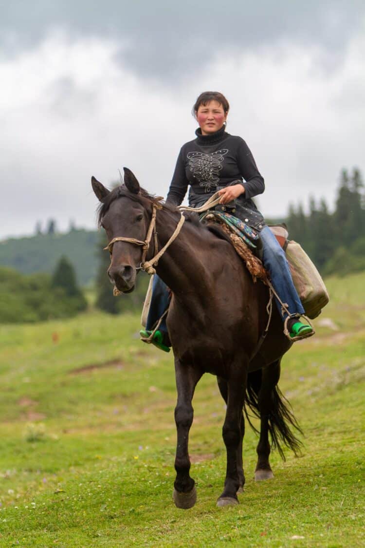 Cavalière khirgize, Trekking dans les Tian-Shan du Terskey Alatoo