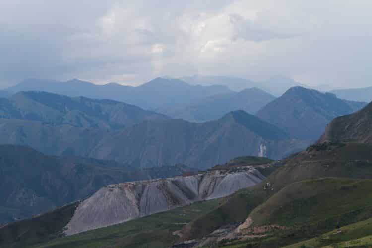 Les mines de min kuch alors que l'orage guette