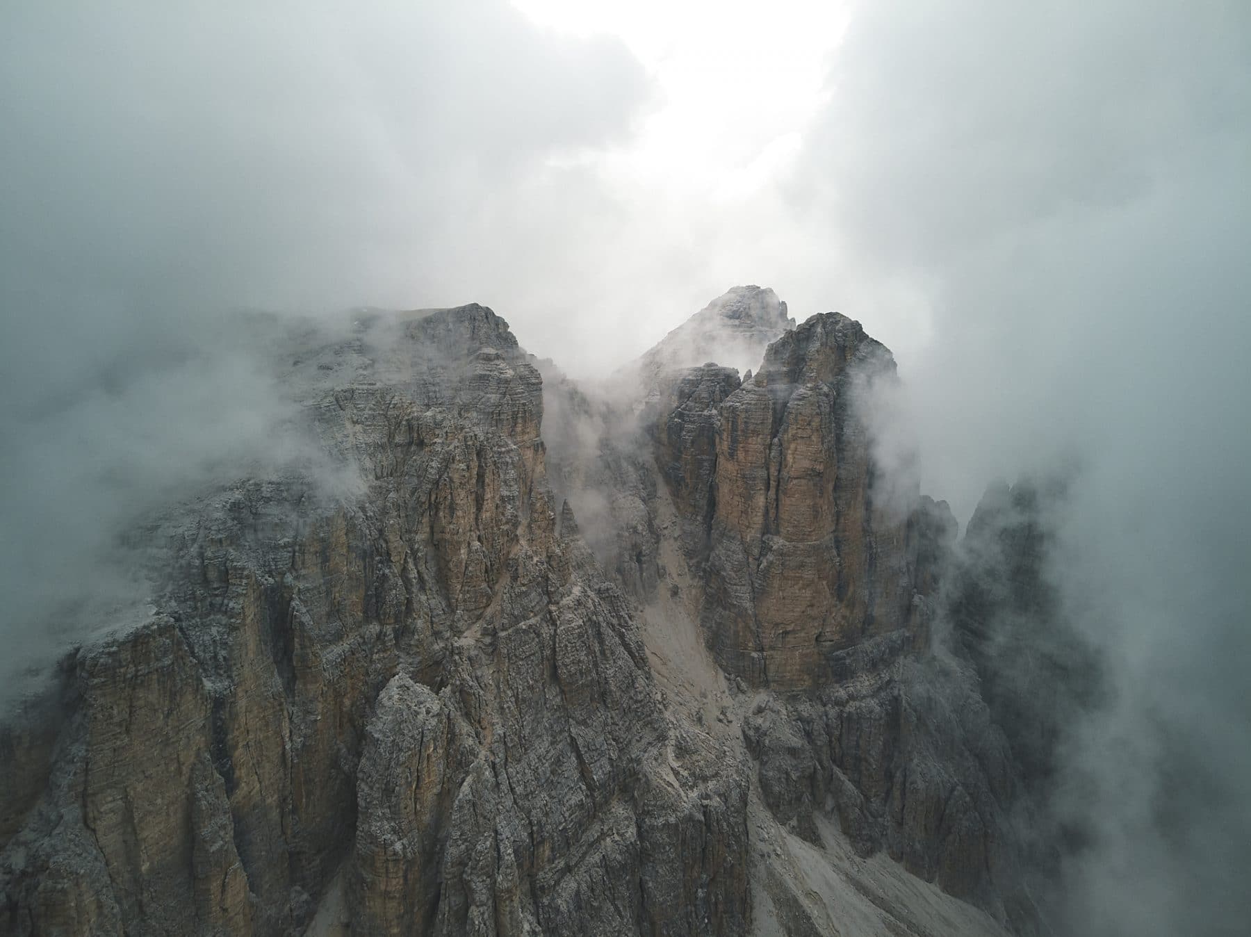 Piz Boè, Dolomites, Italie, traversée des alpes