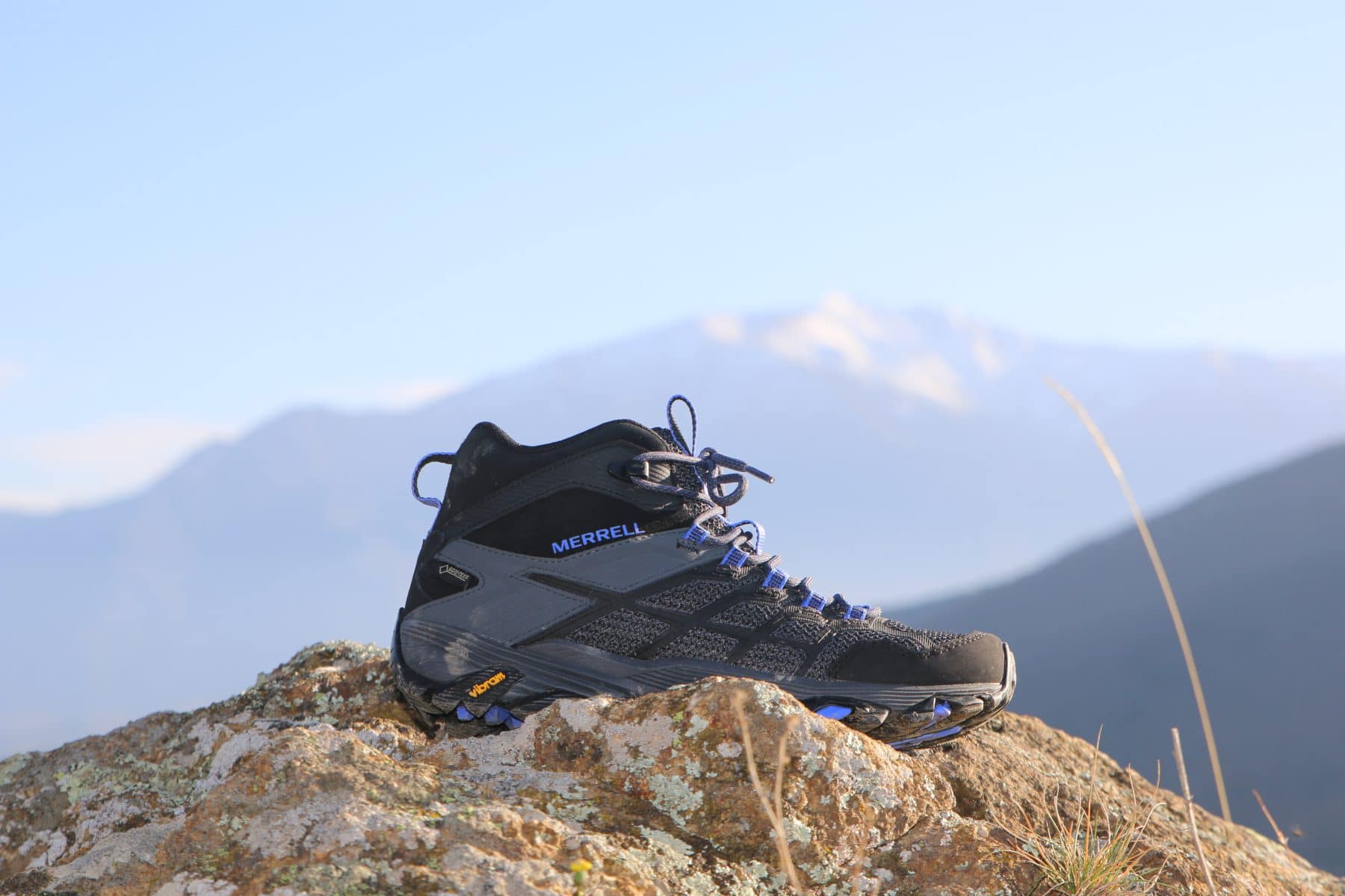 Chaussure de randonnée Merrell en montagne