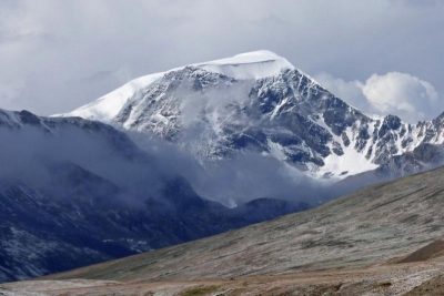 Trek dans le massif du Kharkhiraa en Mongolie