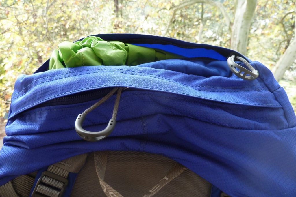 Poche du rabat du sac à dos Osprey Ariel AG 65