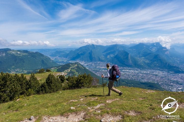 Le sentier surplombe Grenoble