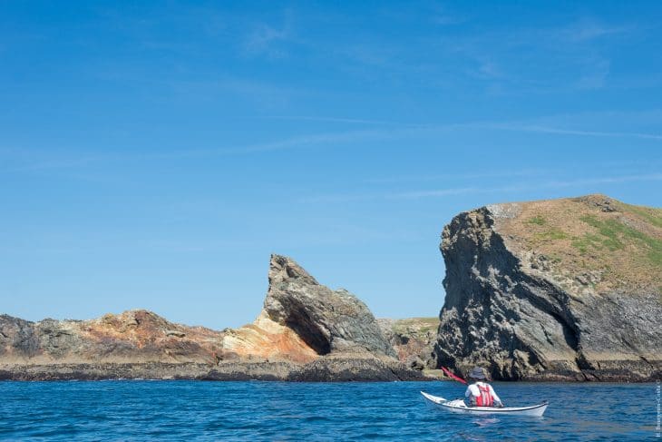 kayak de mer sur la côte sauvage de Belle-Ile