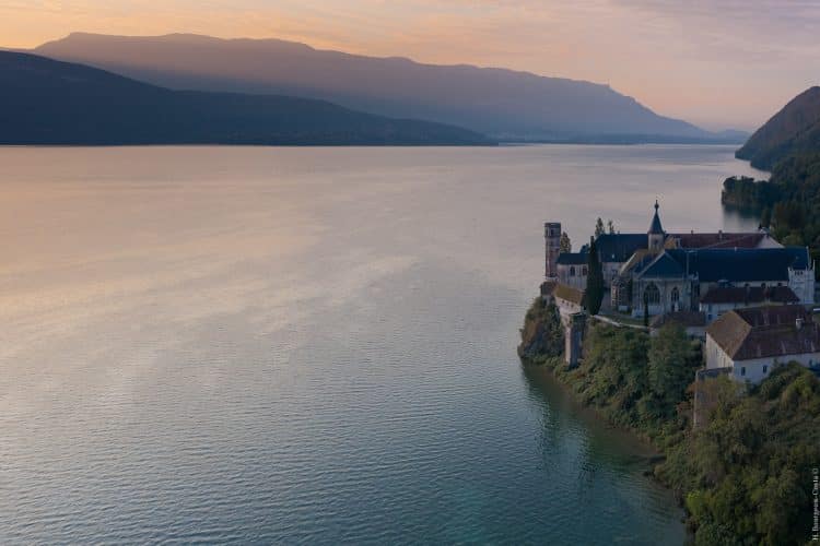 Randonnée en kayak sur le lac Bourget, l'abbaye de Hautecombe