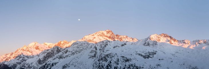 Panorama sur le massif du Mont Blanc depuis le refuge des Près