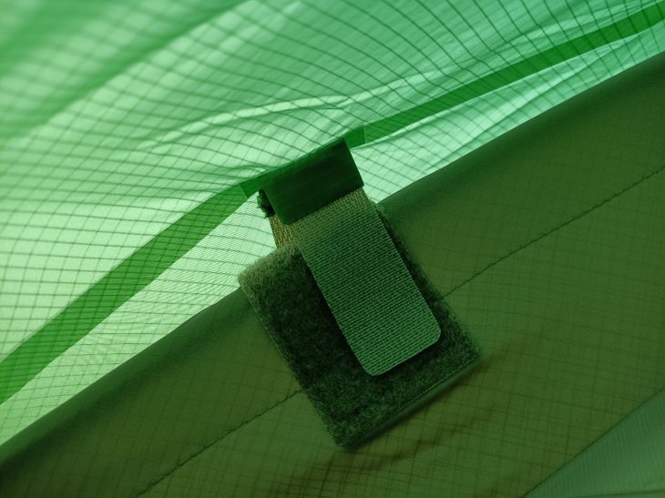Fixation scratch pour le double toit de la Tente Vaude Space Seamless 2-3p