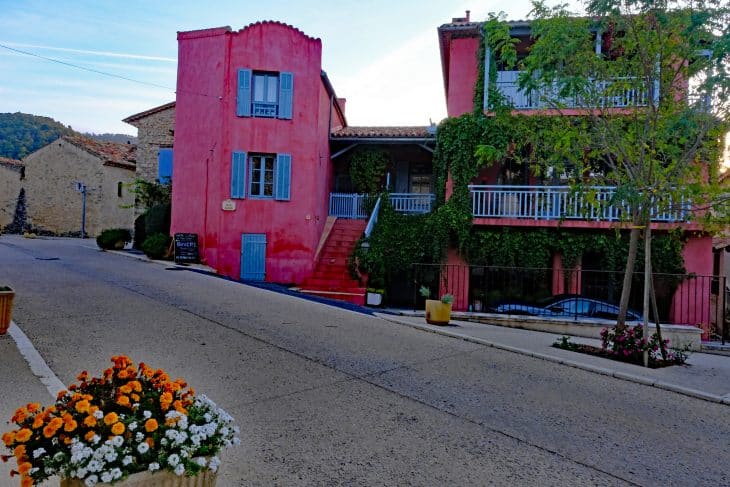 Maisons colorées, Vitrolles-en-Luberon (Vaucluse)