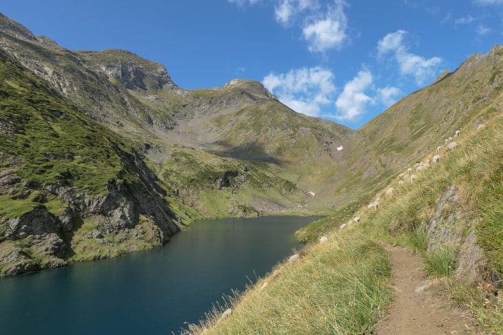 Etang long et port de Barlonguère au fond, Pyrénées : randonnée de Vielha à Salau en 5 jours