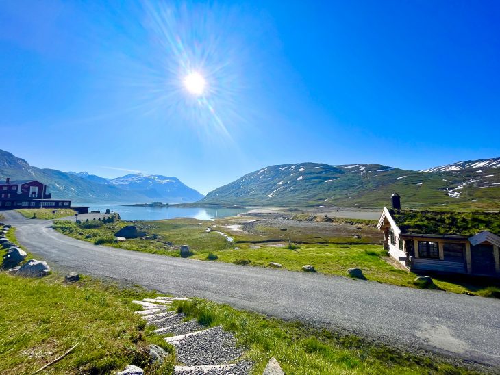 Grand ciel bleu au réveil, Traversée du Jotunheimen à pied