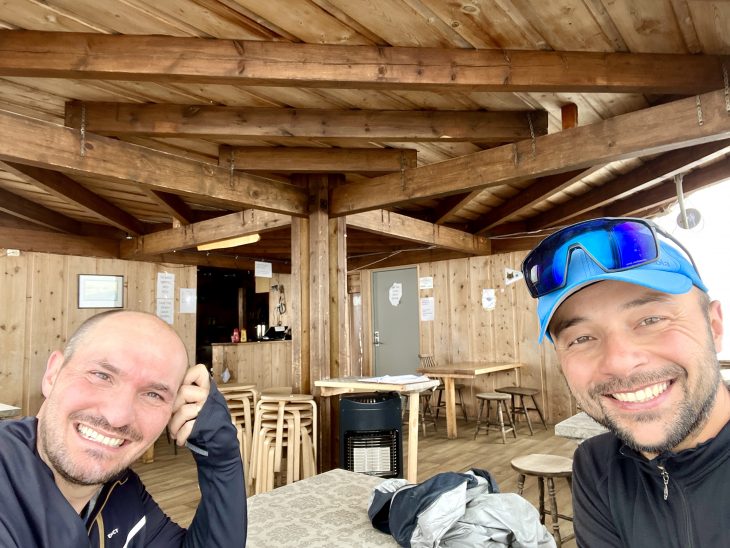Petite pause avant la descente, Traversée du Jotunheimen à pied