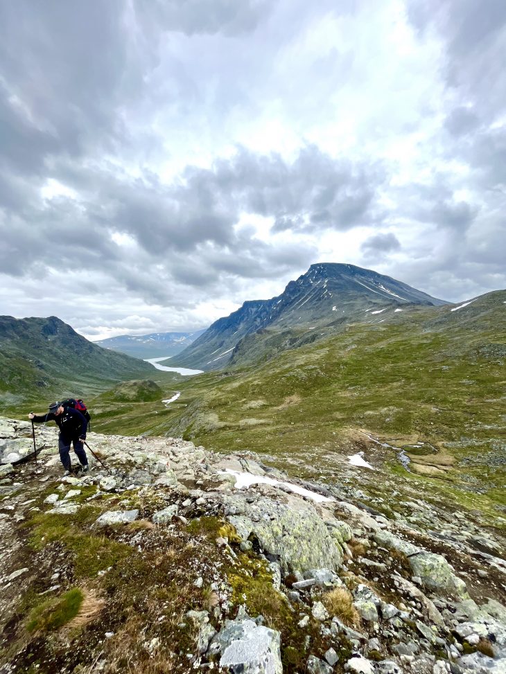 Dernière montée avant la vue sur le refuge, Traversée du Jotunheimen à pied