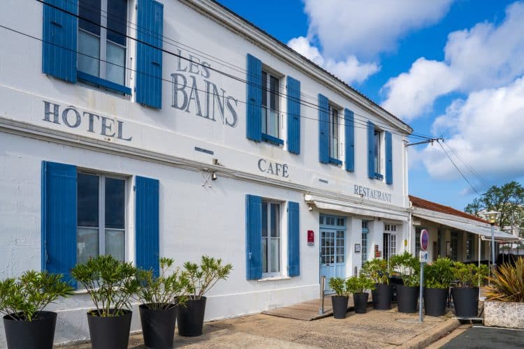 Hôtel les Bains