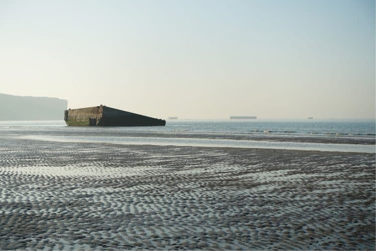 Gold Beach - Vestiges du port préfabriqué