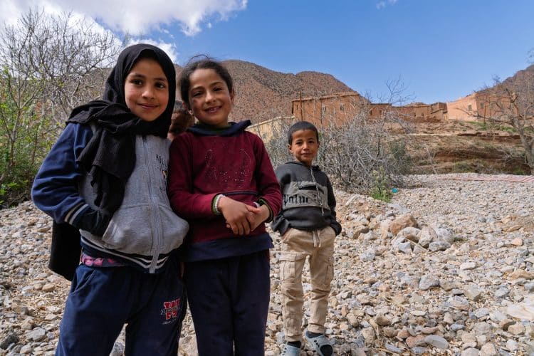 Enfants d'Aguerzagua, Randonnée dans la Vallée des Roses (Maroc)