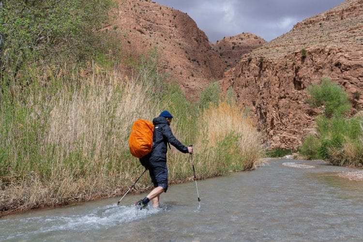 Traversée de l'oued M'Goun, Randonnée dans la Vallée des Roses (Maroc)