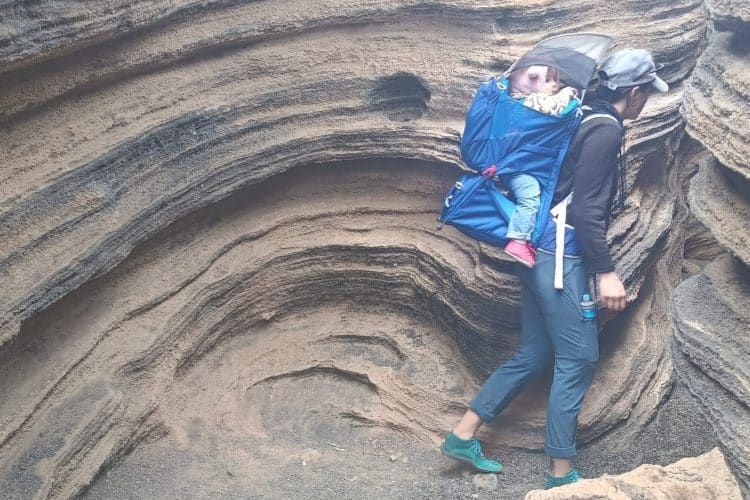Deux espaces de rangement : Derrière et sous bébé