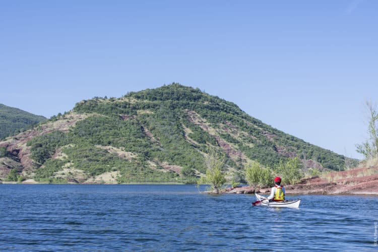 Kayak autour du lac de Salagou
