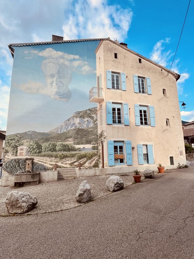 Façade de Chatillion en Diois, Trail du Vercors au Ventoux