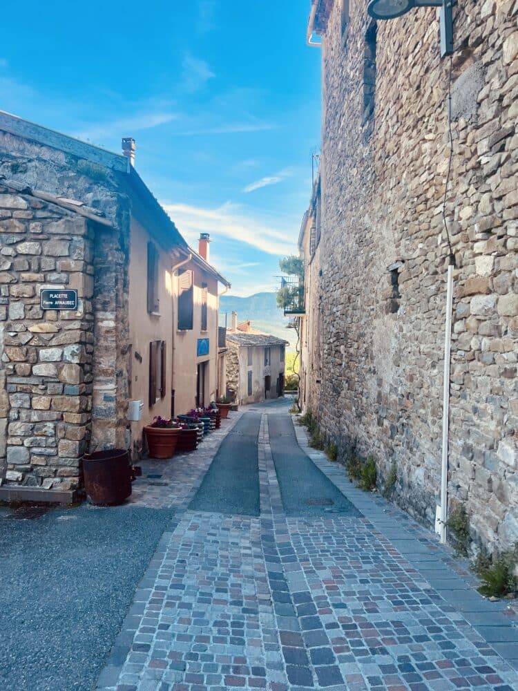 Ruelle pavée de Rosans, Trail du Vercors au Ventoux