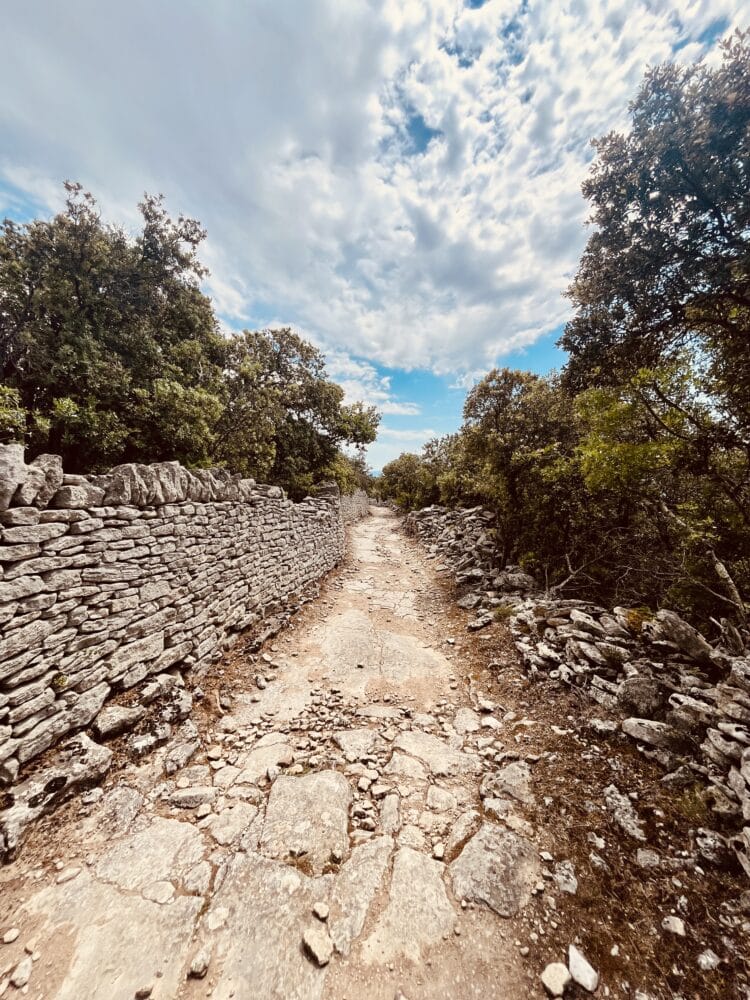 Gordes est à quelques pas, Trail du Vercors au Ventoux