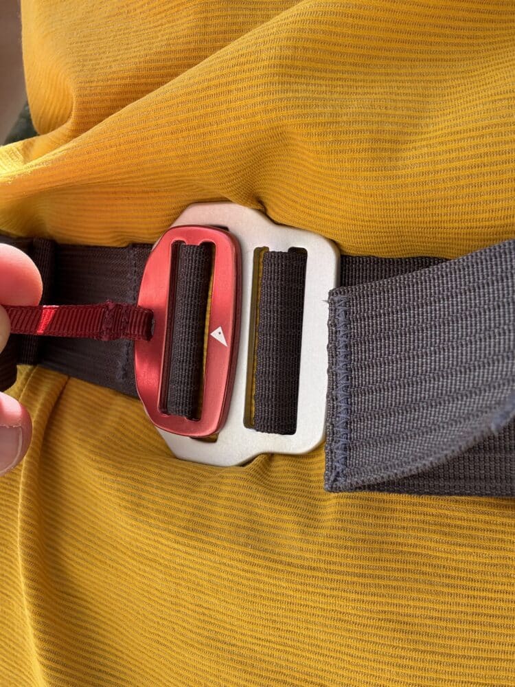 Test Sac à dos Klättermusen Ymer 2.0 65L+12L - Détail ceinture ventrale
