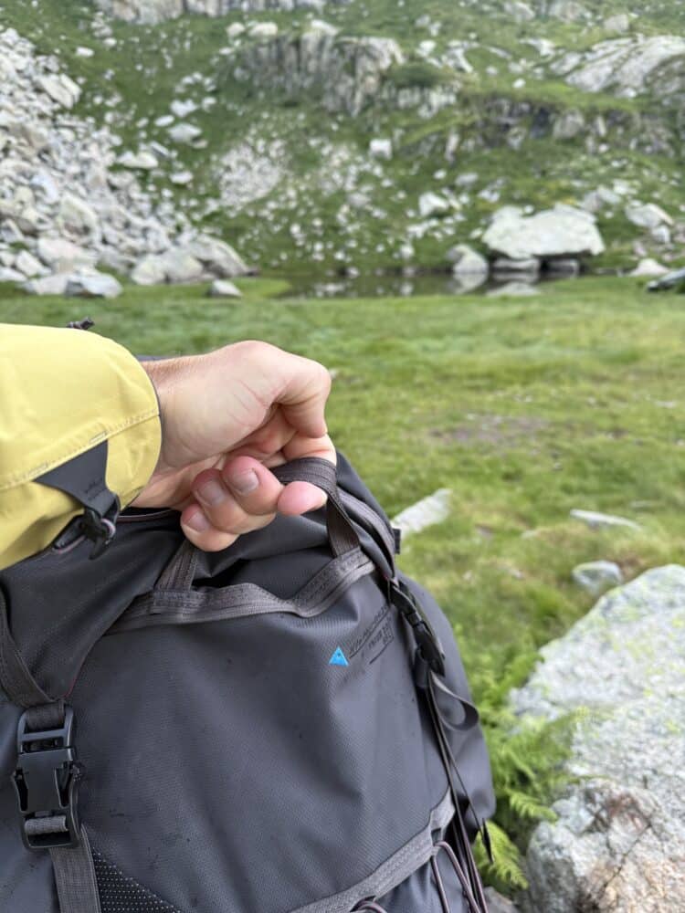 Test Sac à dos Klättermusen Ymer 2.0 65L+12L - Détail poignée de portage