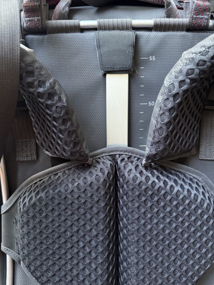 Test Sac à dos Klättermusen Ymer 2.0 65L+12L - Détail de réglage du dos