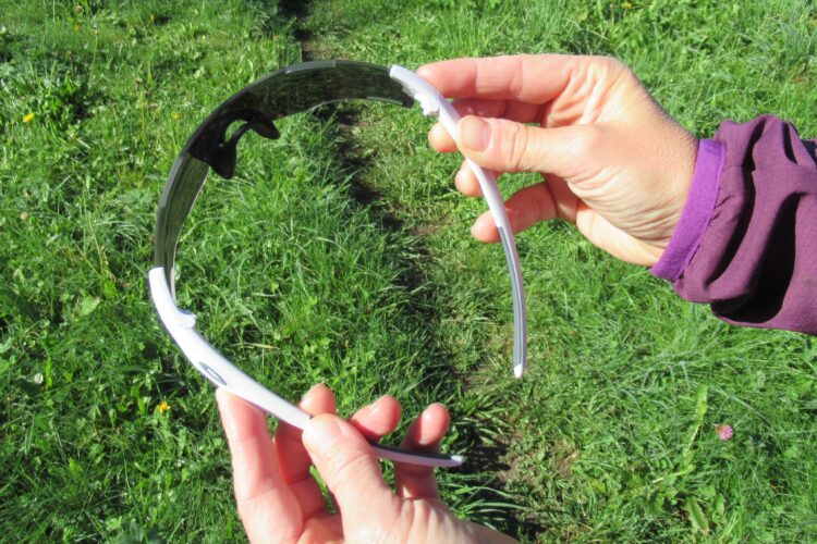 Flexibilité des lunettes Oakley Cybr Photochromic