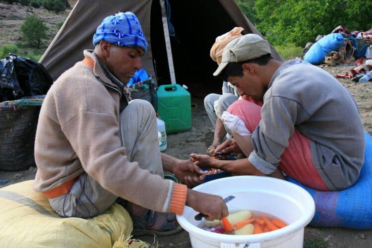 Préparation du dîner, Traversée Orientale du Haut-Atlas