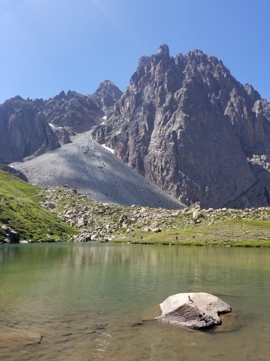 Lac de Pombie et Pic du Midi d'Ossau