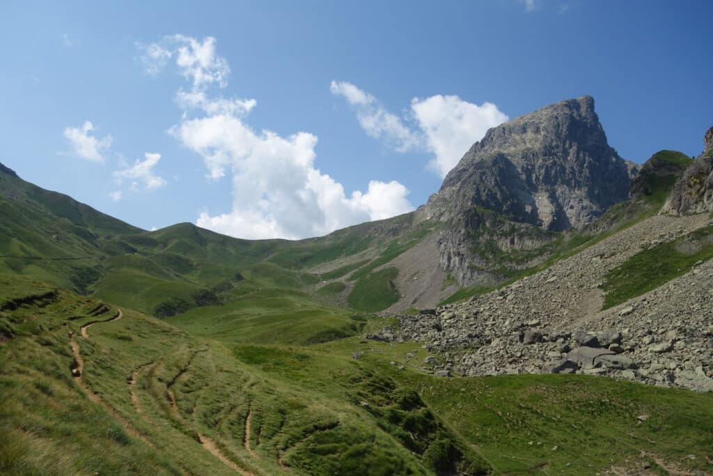 Pic du Midi d'Ossau en redescendant vers Bious Artigues