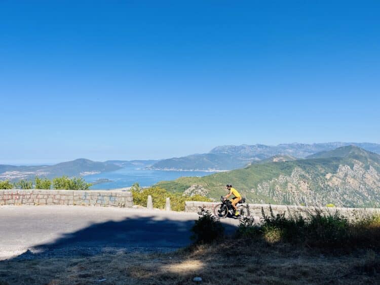 Première montée au dessus de la Baie de Kotor, Transdinarica