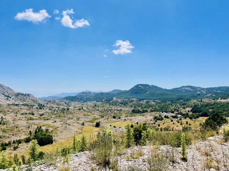 Les premières montagnes du Monténégro, Transdinarica à vélo