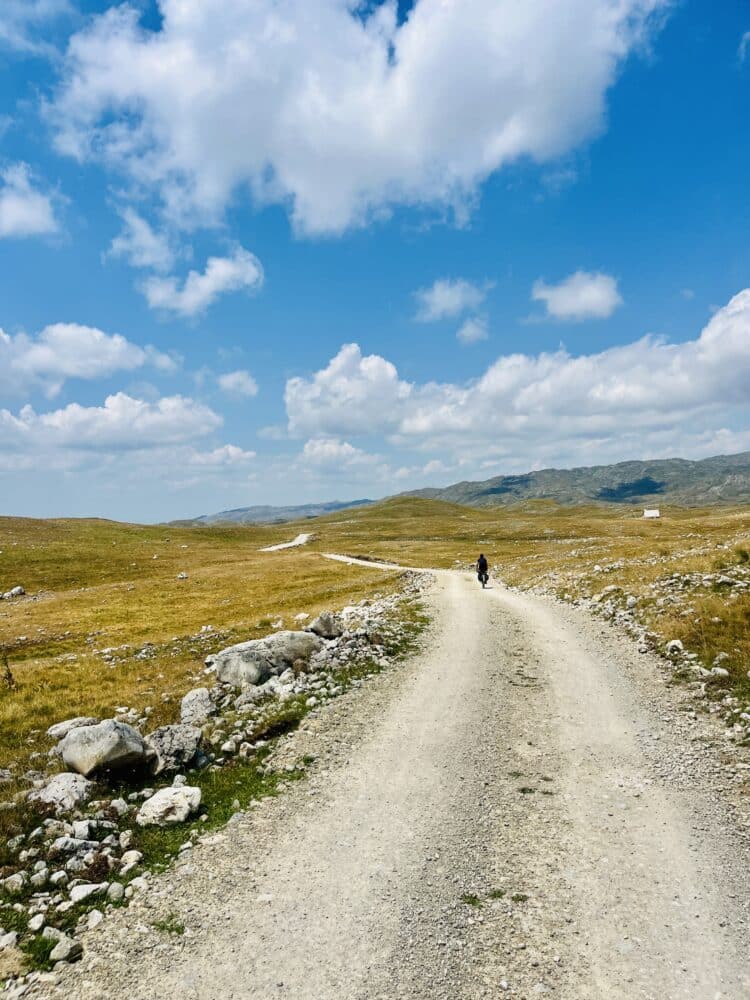 Piste à perte de vue ! Transdinarica à vélo
