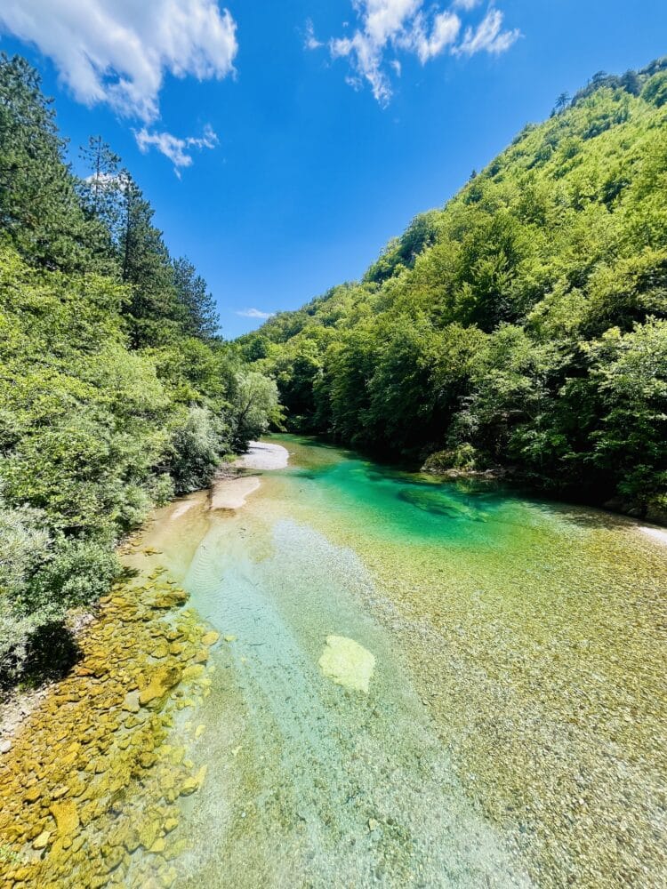 L'incroyable limpidité de la rivière, TransDinarica à vélo