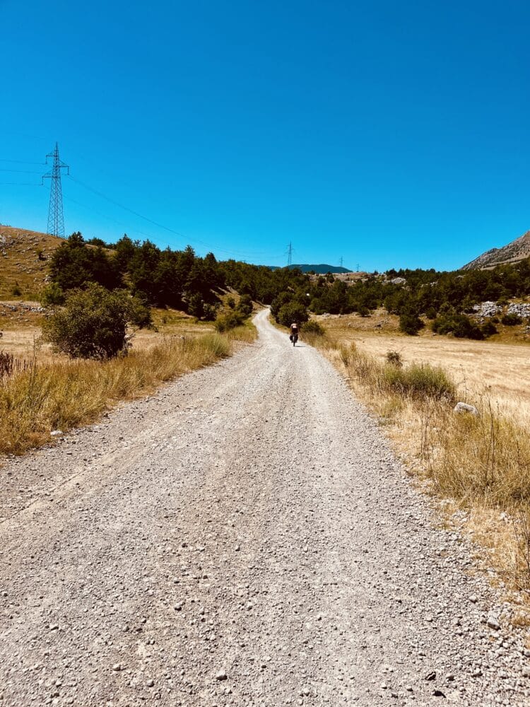Alpages suspendus, TransDinarica à vélo
