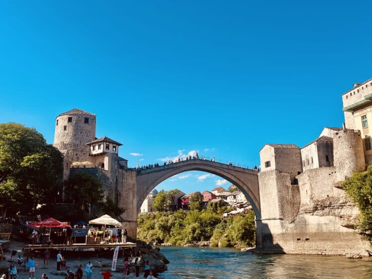 L'emblématique pont de Mostar, TransDinarica à vélo