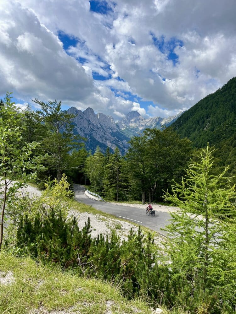 Au coeur du massif du Triglav, Transdinarica à vélo