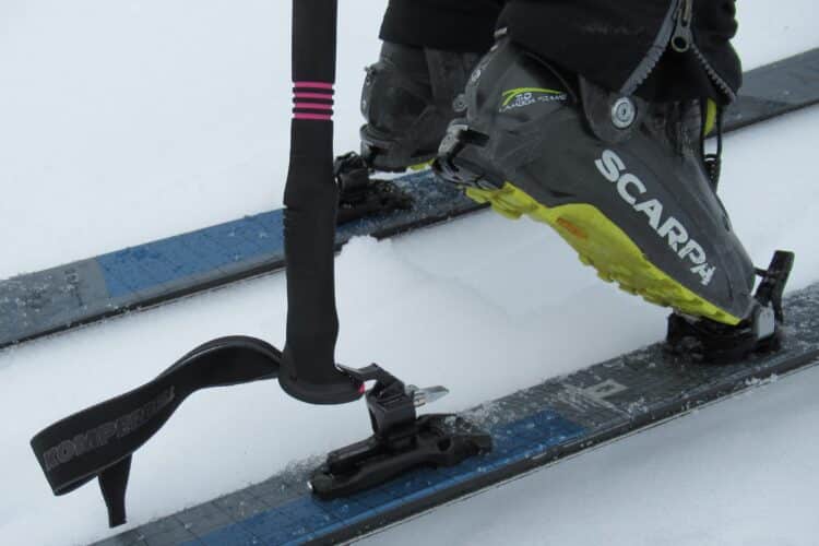 Manipulation des cales à l'aide des bâtons Komperdell